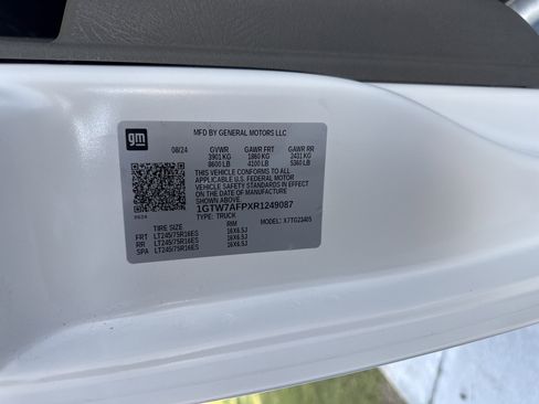 Used 2024 GMC Savana 2500 w/ Driver Convenience Package image 31