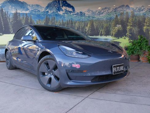 Used 2023 Tesla Model 3 Standard Range RWD image 3