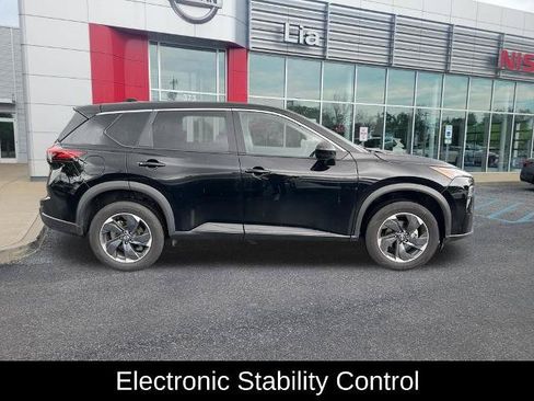Certified 2026 Nissan Rogue SV AWD/4WD image 15