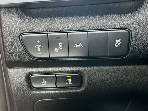 Used 2022 Kia Niro EX image 16