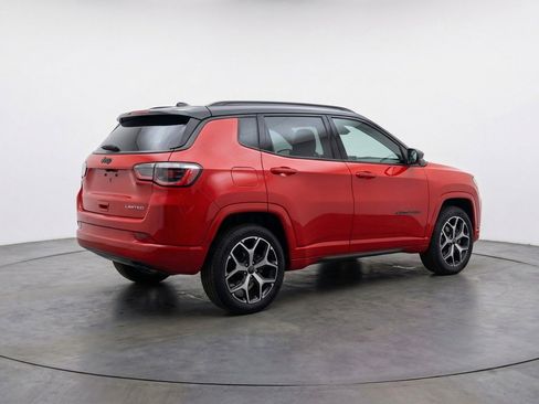 Used 2025 Jeep Compass Limited AWD/4WD image 9