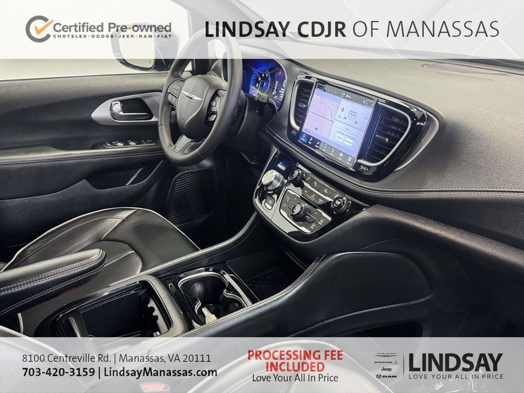 Certified 2025 Chrysler Pacifica Limited FWD image 12