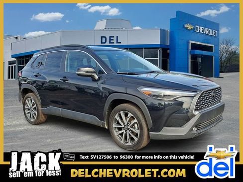 Used 2025 Toyota Corolla Cross XLE FWD image 1