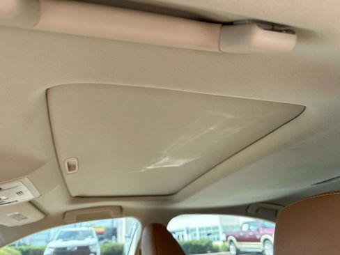 Used 2016 Lexus ES 350 w/ Luxury Package w/Wood Trim FWD image 18
