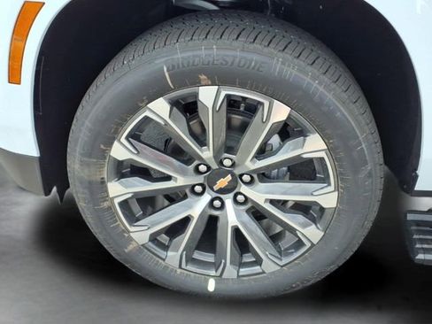 New 2026 Chevrolet Suburban High Country AWD/4WD image 16