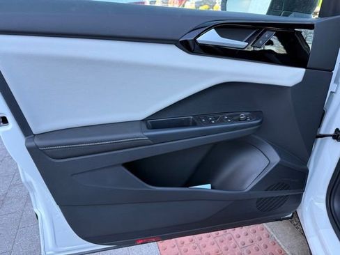 New 2026 Volkswagen Taos S image 9