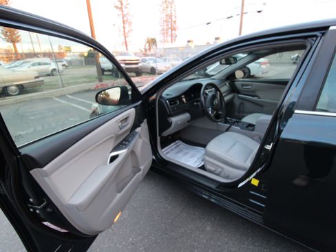 Used 2016 Toyota Camry XLE image 22