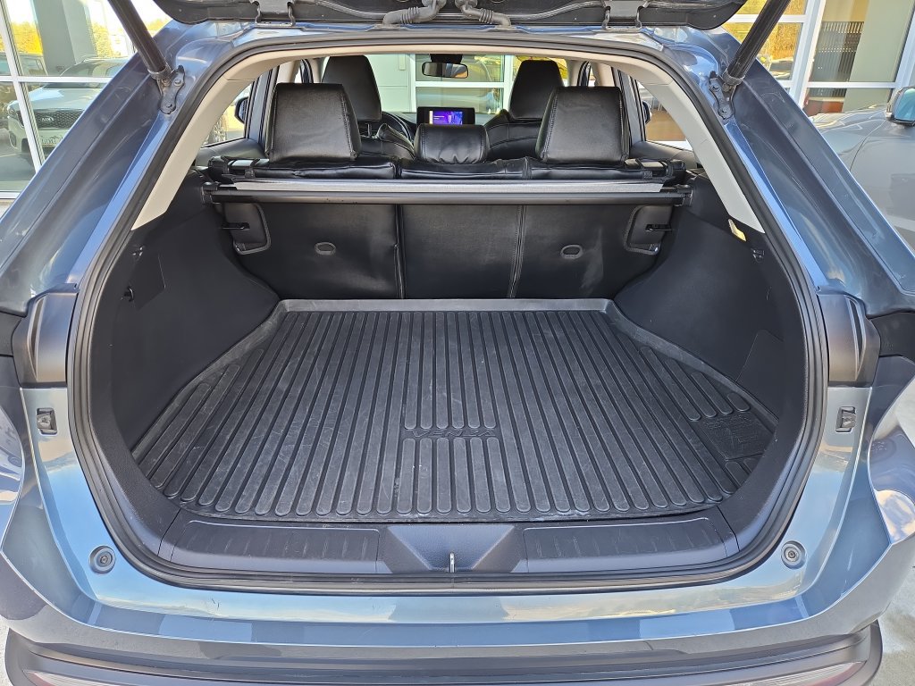 Used 2023 Toyota Venza LE AWD/4WD image 27