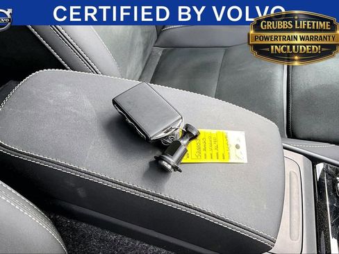Used 2025 Volvo XC40 B5 Plus AWD/4WD image 11