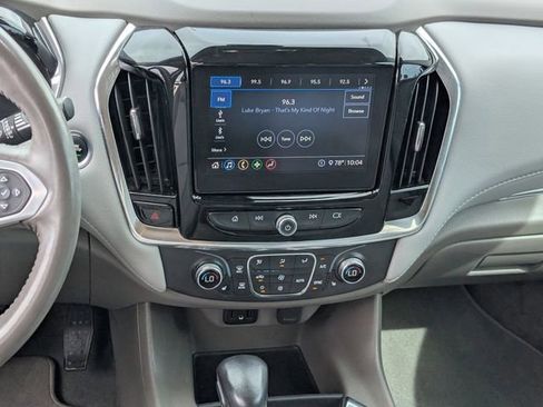 Used 2021 Chevrolet Traverse LT FWD image 12