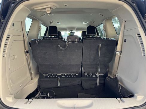 Used 2022 Chrysler Pacifica Touring-L image 38