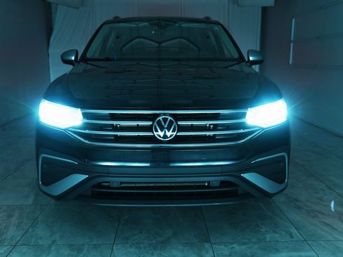Used 2024 Volkswagen Tiguan Wolfsburg Edition image 39