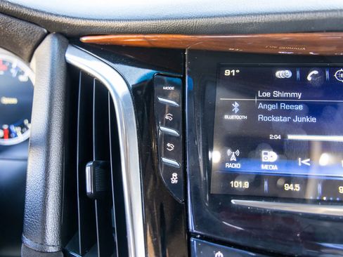 Used 2017 Cadillac Escalade Luxury image 26