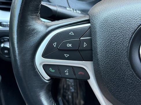 Used 2017 Jeep Cherokee Trailhawk w/ Comfort & Convenience Group image 30