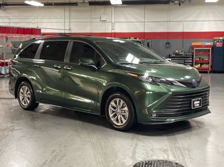 Used 2025 Toyota Sienna XLE video 2