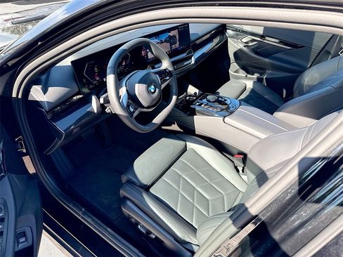 Used 2024 BMW 530i image 25