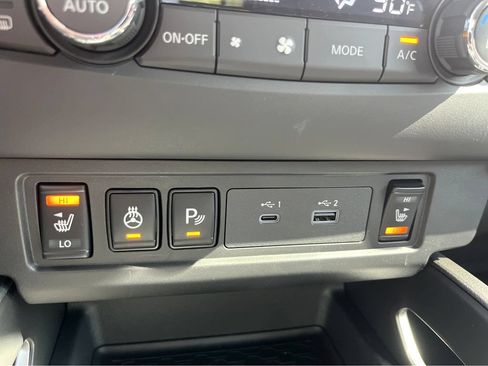 Used 2025 Nissan Frontier SV RWD image 9