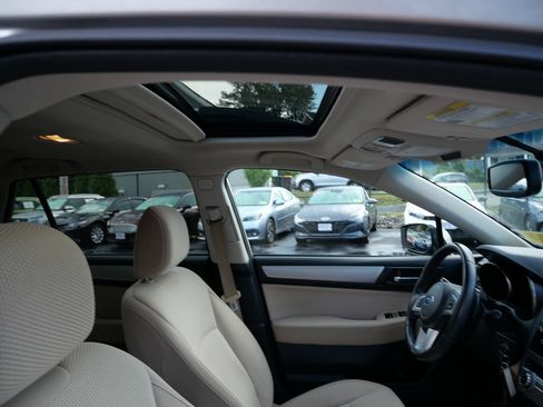 Used 2017 Subaru Outback 2.5i Premium AWD/4WD image 28