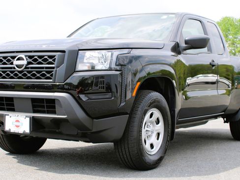 Used 2023 Nissan Frontier S AWD/4WD image 1
