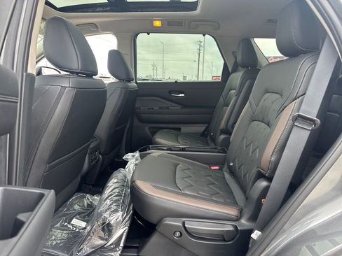 New 2026 Nissan Pathfinder Platinum AWD/4WD image 15
