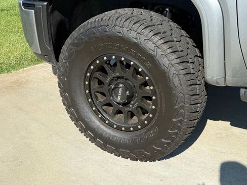 Used 2024 GMC Sierra 2500 AT4 w/ AT4 Premium Plus Package AWD/4WD image 5