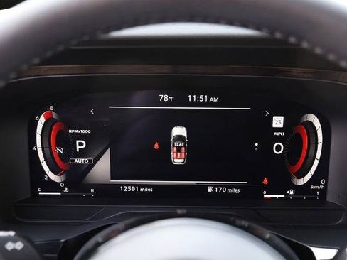 Used 2025 Nissan Pathfinder Platinum AWD/4WD image 16