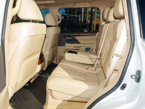 Used 2021 Lexus LX 570 4WD w/ Luxury Package image 20