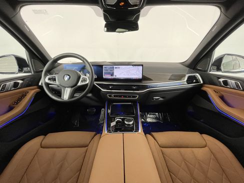 Used 2025 BMW X5 xDrive40i w/ M Sport Package image 11