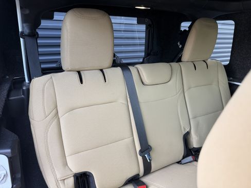 Used 2019 Jeep Wrangler Unlimited Sport S AWD/4WD image 15