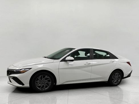 Certified 2024 Hyundai Elantra SEL FWD image 7