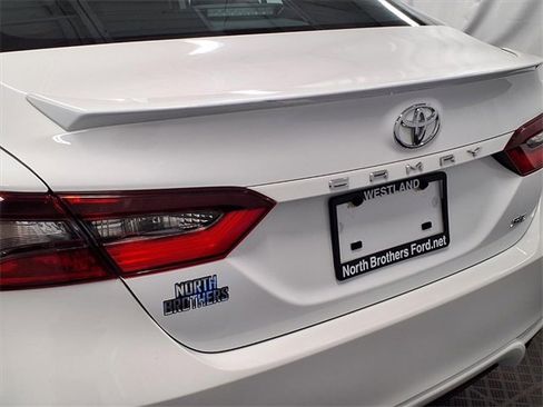 Used 2024 Toyota Camry SE image 25