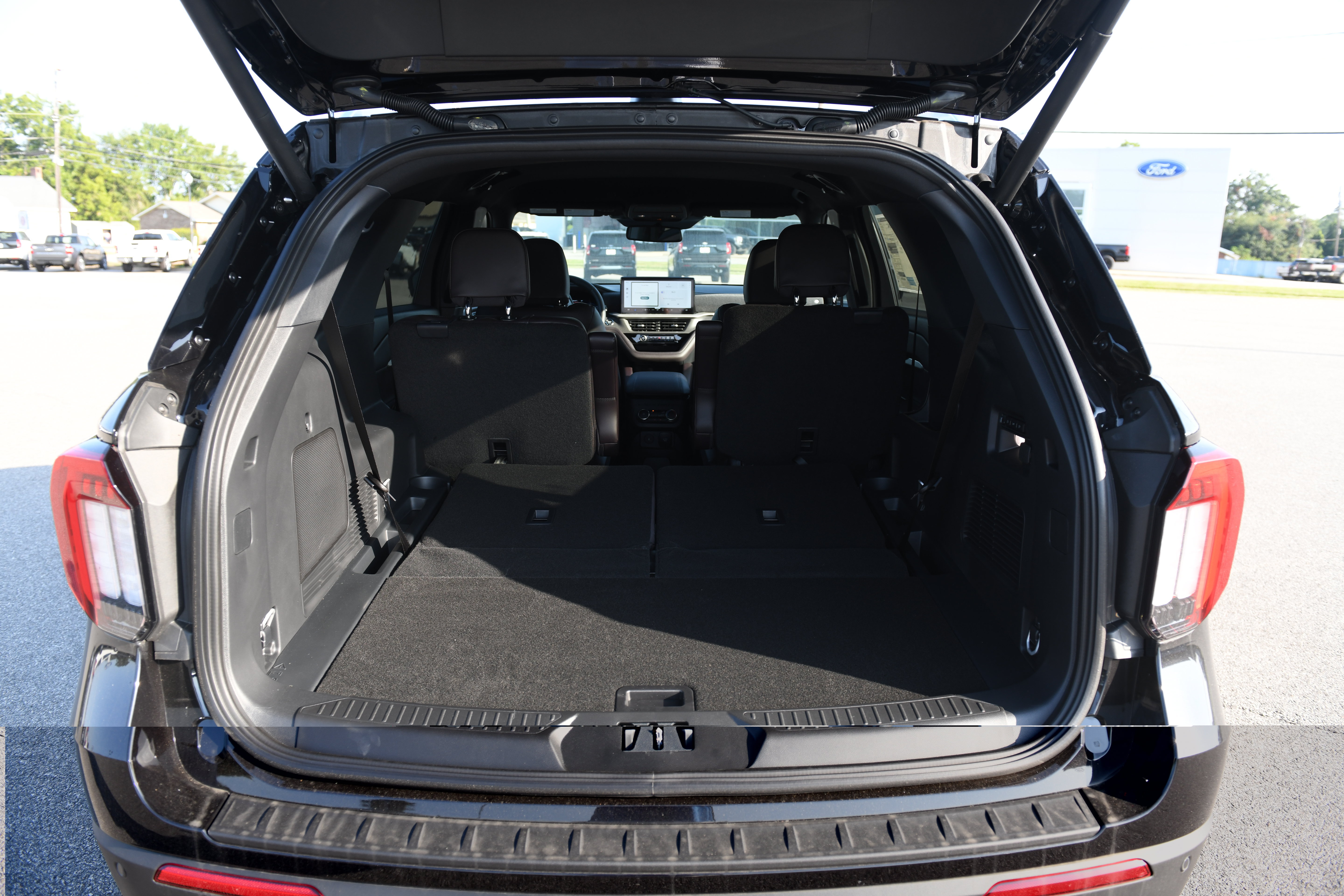 New 2026 Ford Explorer Platinum RWD image 8