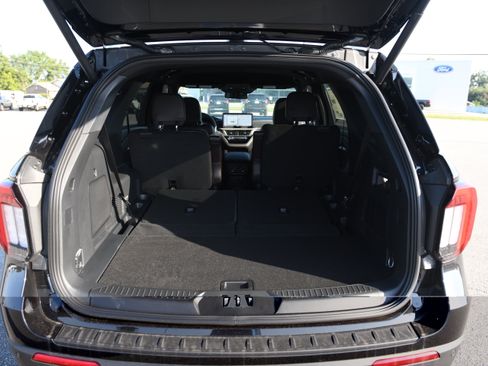New 2026 Ford Explorer Platinum RWD image 8