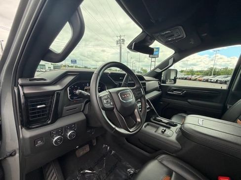 Used 2024 GMC Sierra 2500 AT4 w/ AT4 Preferred Package AWD/4WD image 11