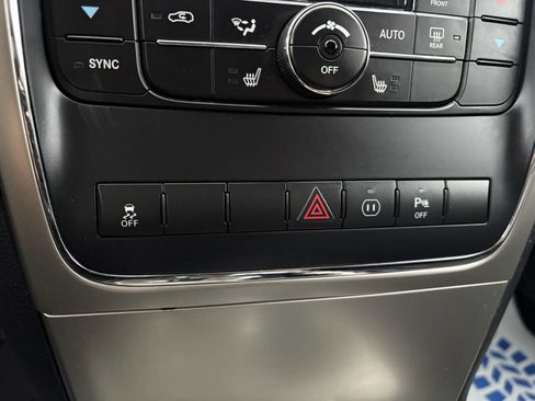 Used 2011 Jeep Grand Cherokee Laredo image 39