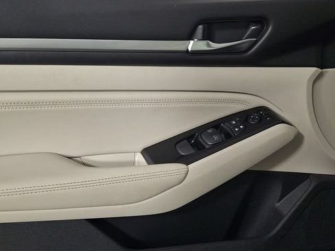 Used 2020 Nissan Altima 2.5 SV FWD image 14