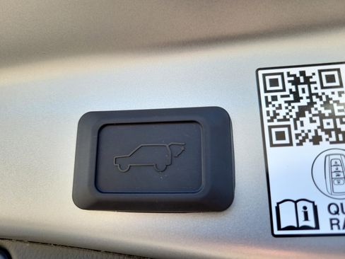 Used 2025 Toyota RAV4 Limited image 11