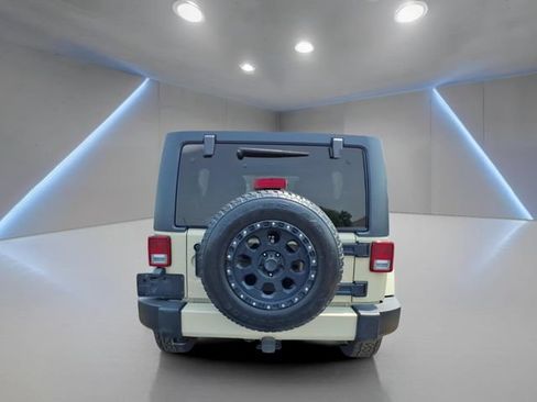 Used 2016 Jeep Wrangler Unlimited Sahara w/ Connectivity Group AWD/4WD image 19