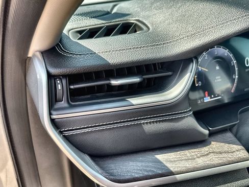 Used 2023 Jeep Grand Cherokee L Limited RWD image 15