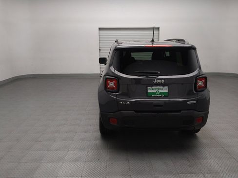 Used 2022 Jeep Renegade Latitude AWD/4WD image 6
