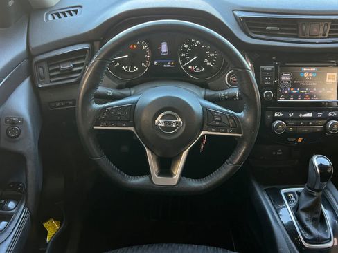Used 2019 Nissan Rogue SV FWD image 16