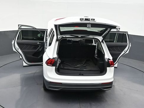 Used 2024 Volkswagen Tiguan SE image 38