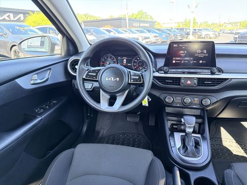 Used 2024 Kia Forte LXS FWD image 3