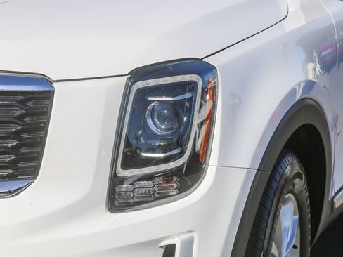 Certified 2022 Kia Telluride LX image 6