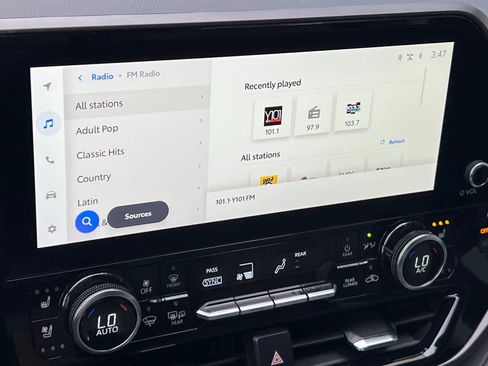 Used 2024 Toyota Highlander LE image 19