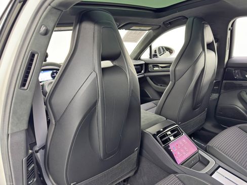 Used 2025 Porsche Panamera 4 w/ Premium Package image 42