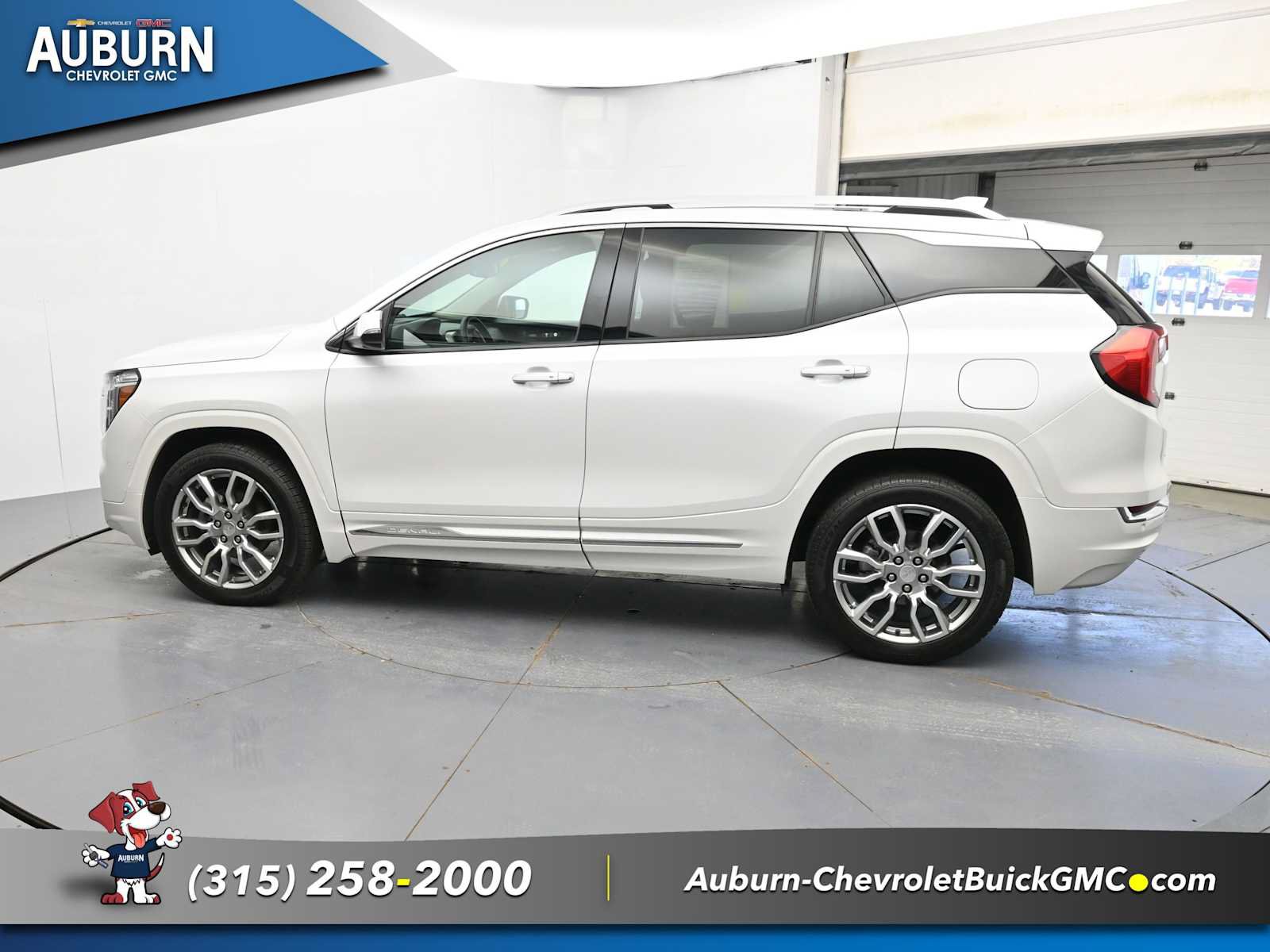 Used 2024 GMC Terrain Denali w/ Denali Premium Package AWD/4WD image 19