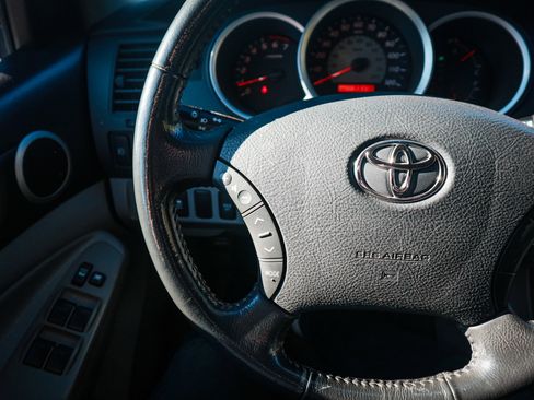 Used 2010 Toyota Tacoma image 19