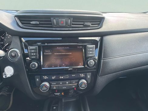 Used 2019 Nissan Rogue SV w/ Premium Package AWD/4WD image 23