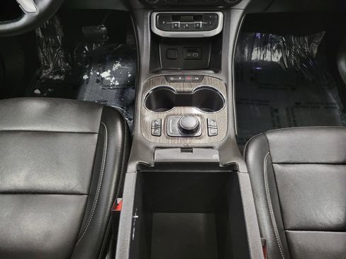 Used 2023 GMC Acadia SLT w/ Elevation Edition image 17